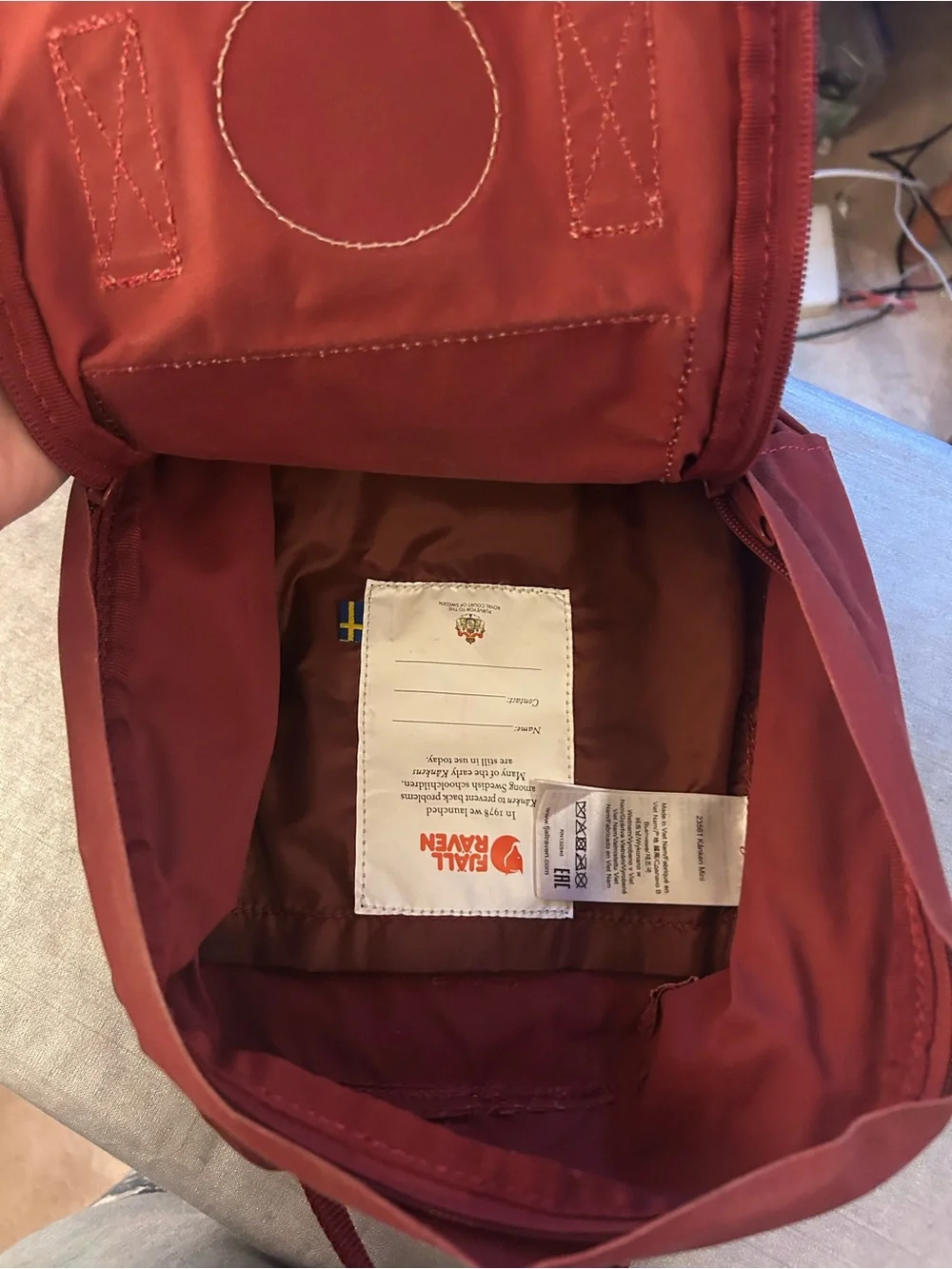 Fjallraven Kånken Mini Backpack in deep burgundy red